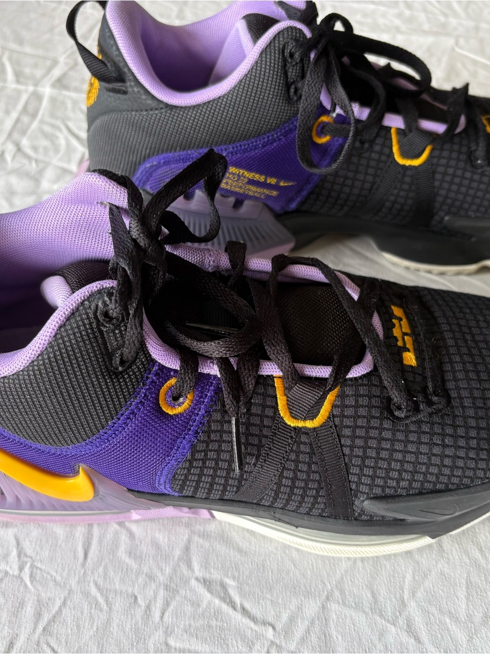 Nike LeBron Witness 7 Lakers Basketball Shoes Men’s Size 12 Purple Gold